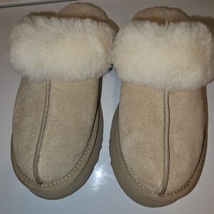 UGG Tan Slippers with Cream Fur Lining